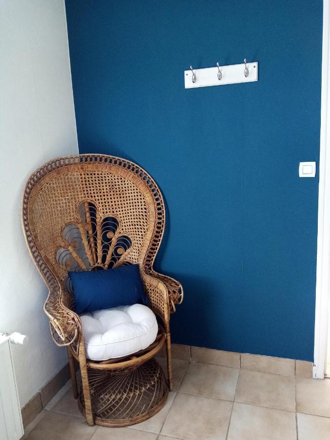 Maison Aux Volets Bleus Quevert Exterior photo