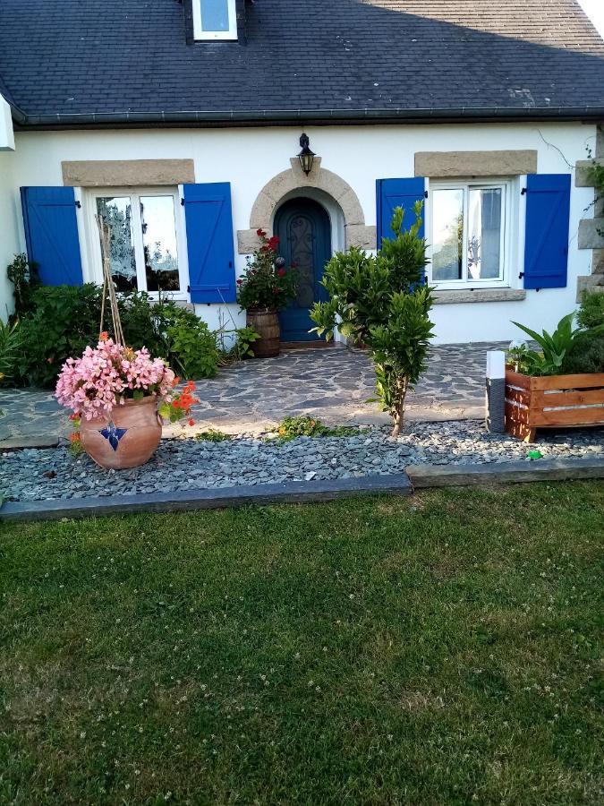 Maison Aux Volets Bleus Quevert Exterior photo